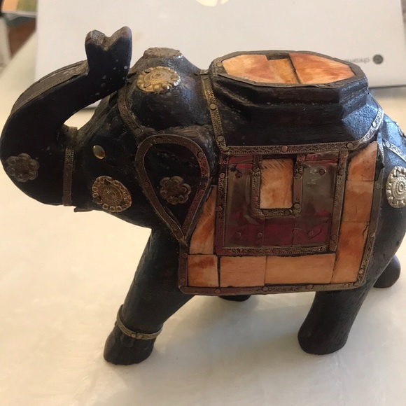 Elephant - Picture 1 of 7